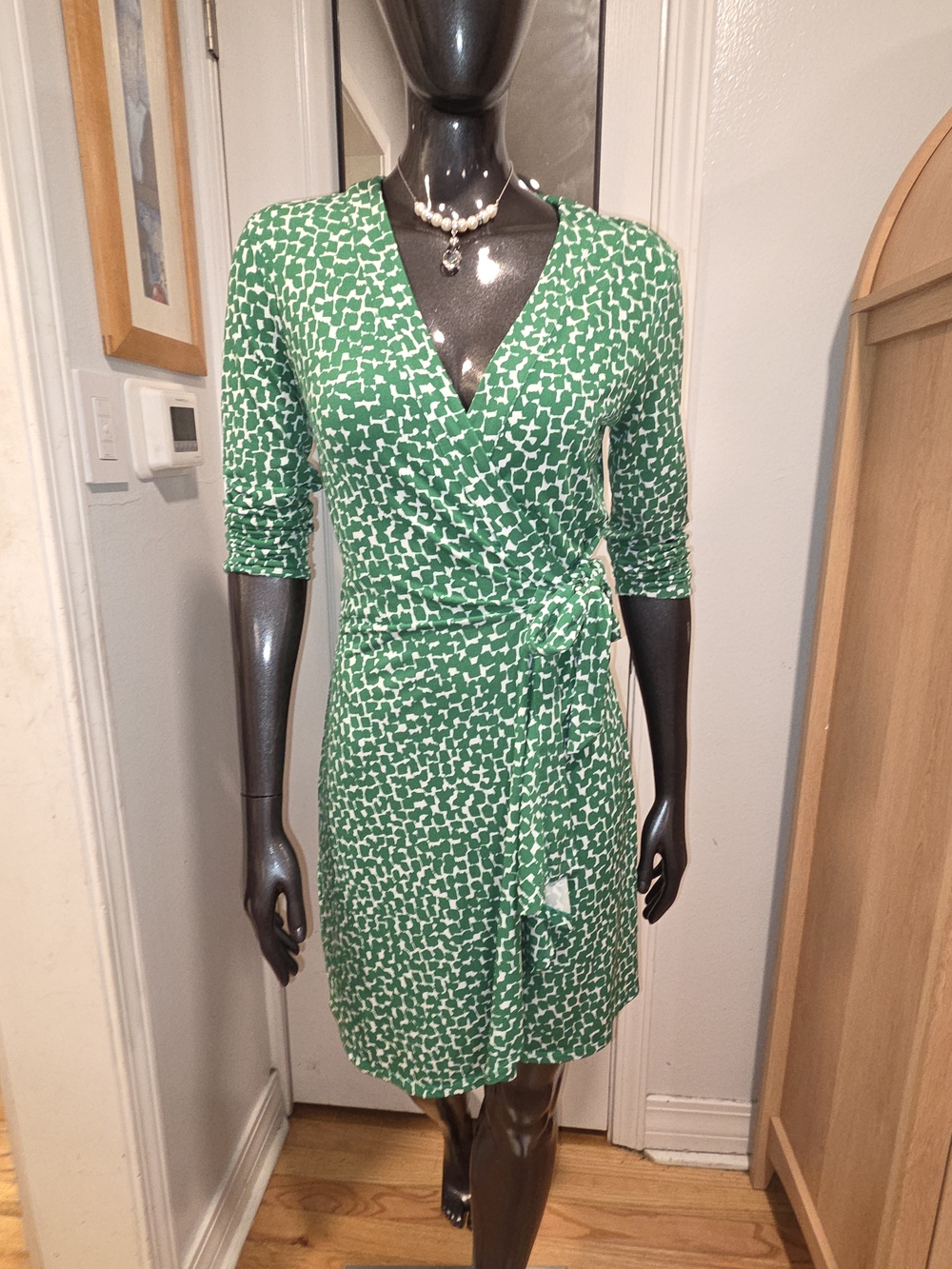 BCBGMaxAzria Gorgeous Green Printed Wrap Dress Sz M